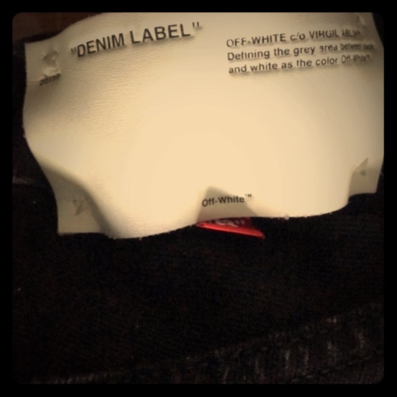 Off-White - Picture 1 of 7